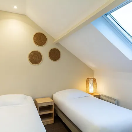 Hotel De La 2*
