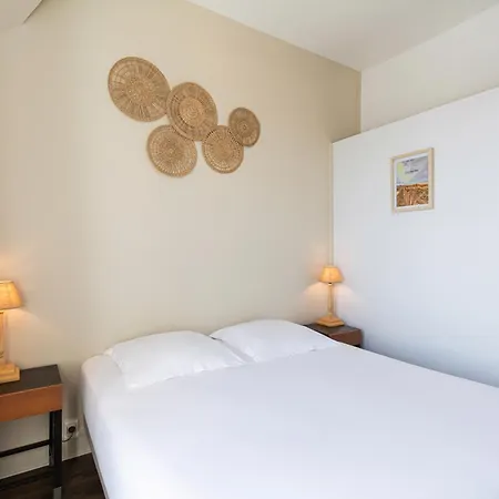 Hotel De La 2*